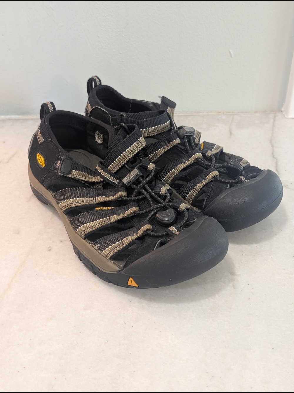KEEN Newport Waterproof Hiking Black and Ta  Closed-Toe Sandals Boy's Size 5